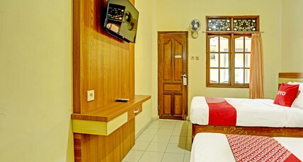 OYO Collection O 91125 Puri Dewa Bharata Room Type - Deluxe Twin Room OYO Collection O 91125 Puri Dewa Bharata Room Type - Deluxe Twin Room