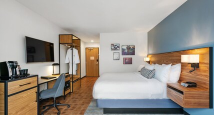 Hotel Indigo SEATTLE EVERETT WATERFRONT Room Type - 1 King Standard