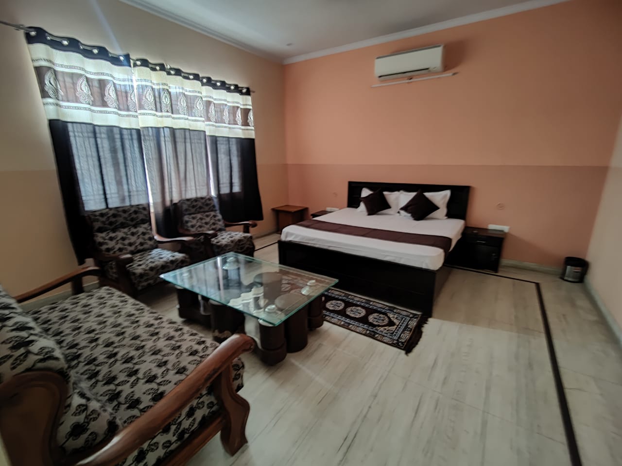 Weekend Farm - Tap to explore photos