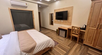 Heryk Hillview Hotel Room Type - Deluxe Room With Mountain View