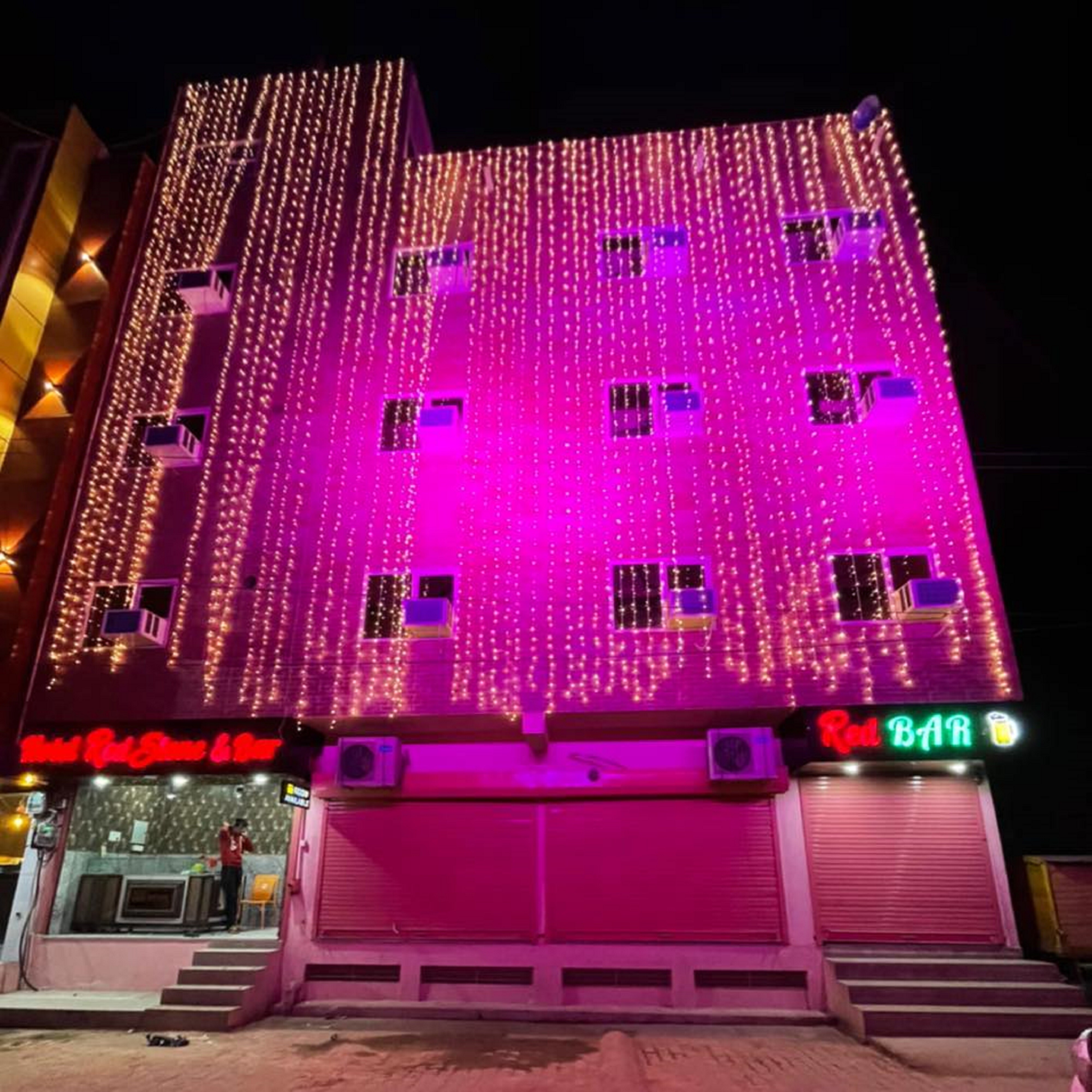Hotel Redstone - Tap to explore photos