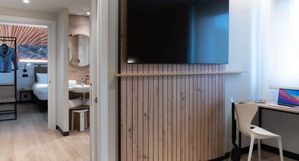 Ibis Styles Santander Room Type - Quadruple room with 1 double bed and 2 single beds