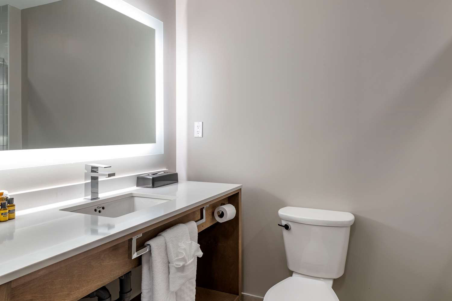 Best Western Dartmouth Hotel & Suites - Tap to explore photos