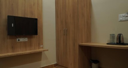 Bhavya Hotel Ujjain Room Type - DELUXE ROOM 7