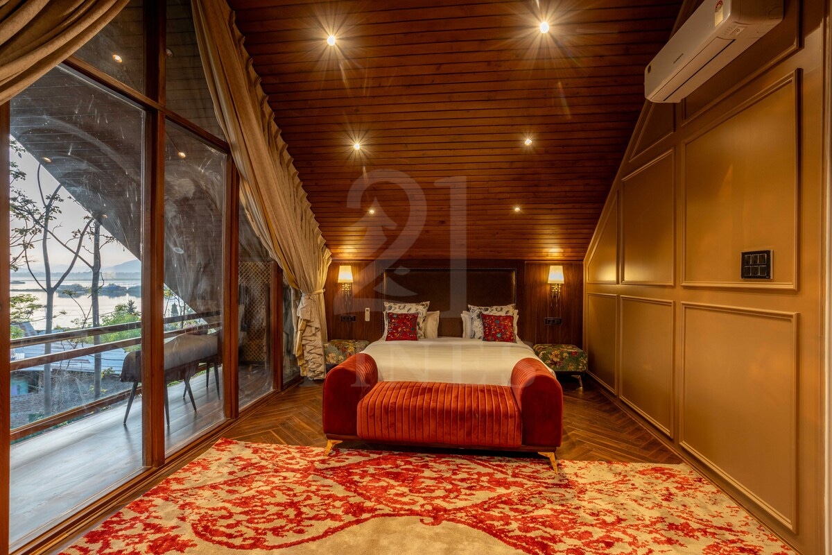 21 Pines | Lavender Cottage | 2 Rooms & 1 Suite - Tap to explore photos