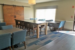 Holiday Inn Express & Suites - Muncie