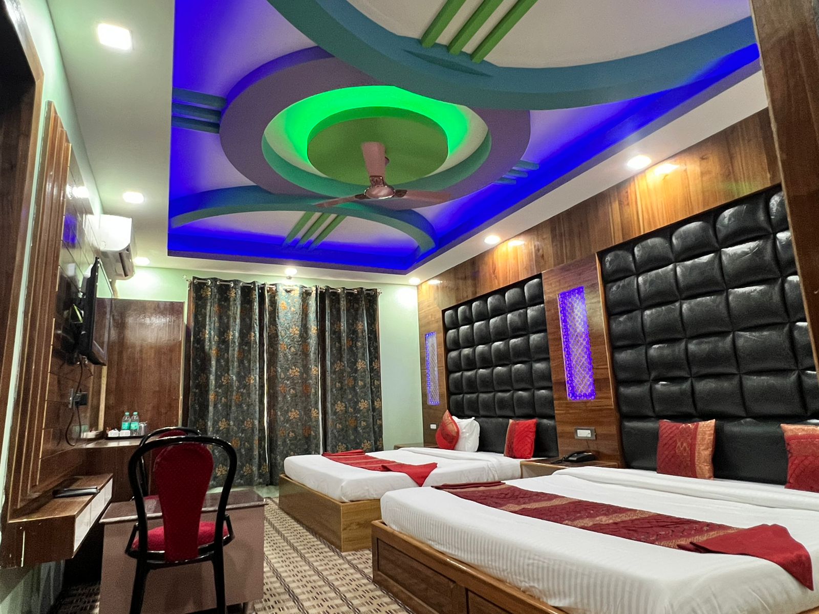 SHUHRAH-I-AFAQ - Tap to explore photos