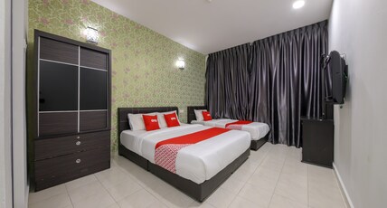 OYO 89497 Dream Nur Hotel Room Type - Suite Triple