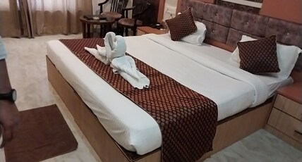 HOTEL BNS INTERNATIONAL Room Type - Executive Twin or Double Room