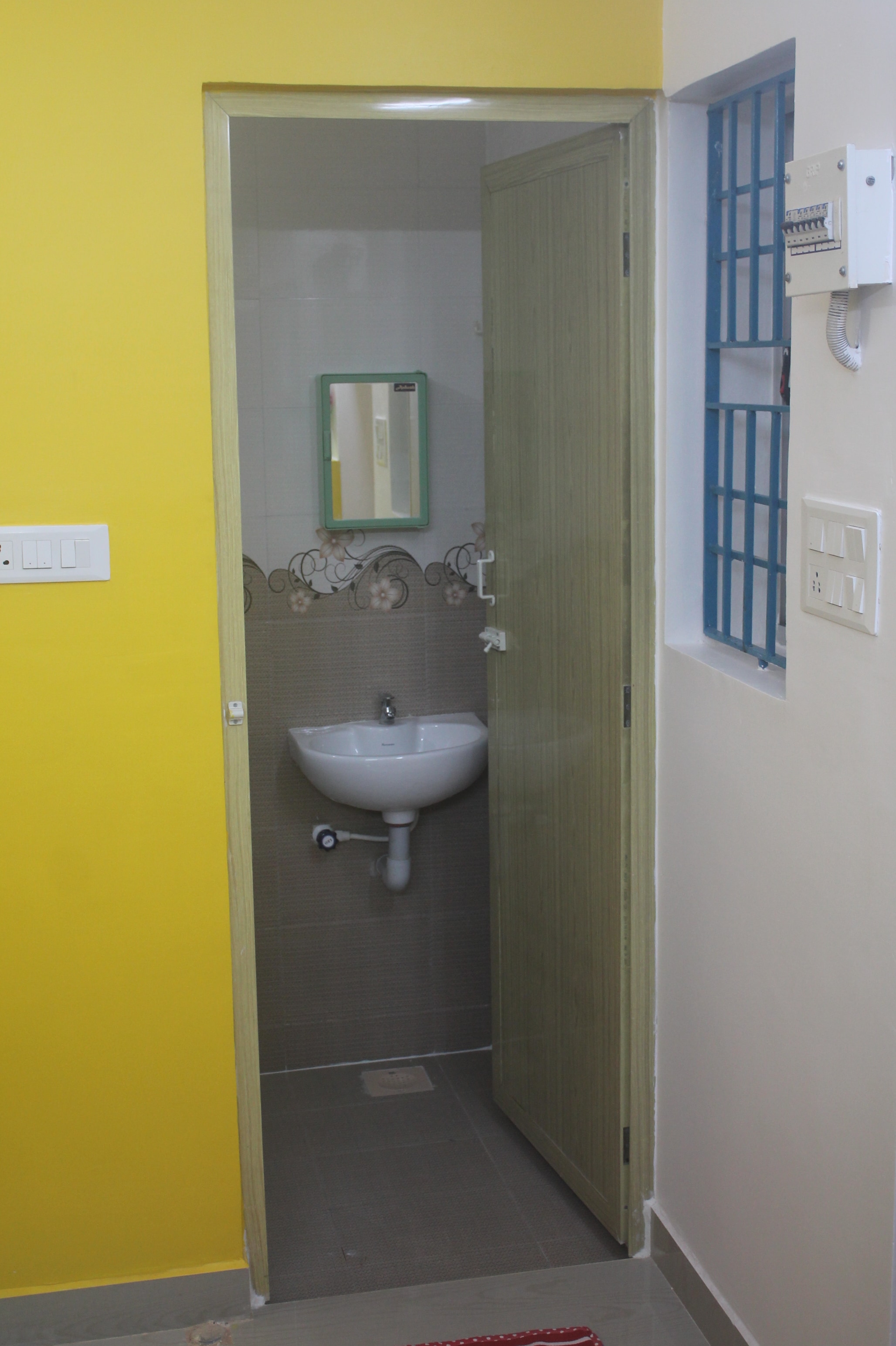 Studio Room Near DLF and Chennai Trade Centre - Tap to explore photos