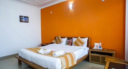 Hotel Snow Cliff Room Type - Double Bedroom Room with Himalayan View Hotel Snow Cliff Room Type - Double Bedroom Room with Himalayan View