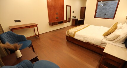 The Pamir Hotel Room Type - Deluxe King Bed Room with Mountain View