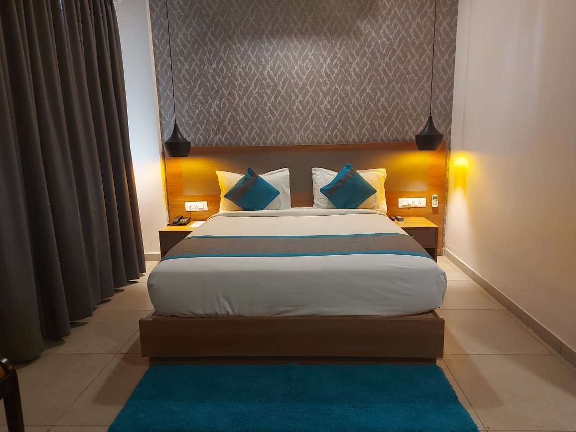 Parkwood Suites - Kadubeesanahalli - Tap to explore photos