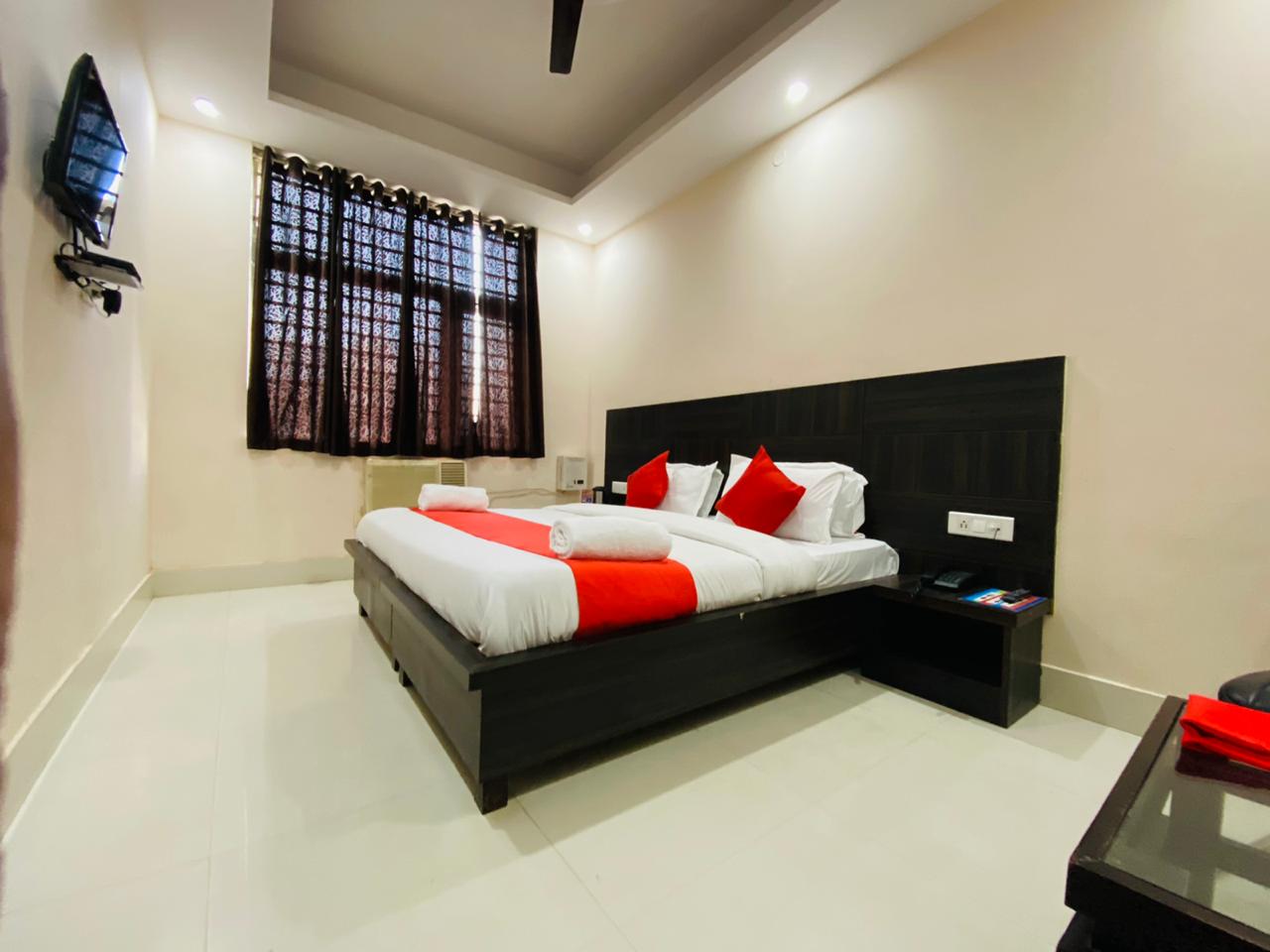 Hotel Aastha Palace - Tap to explore photos