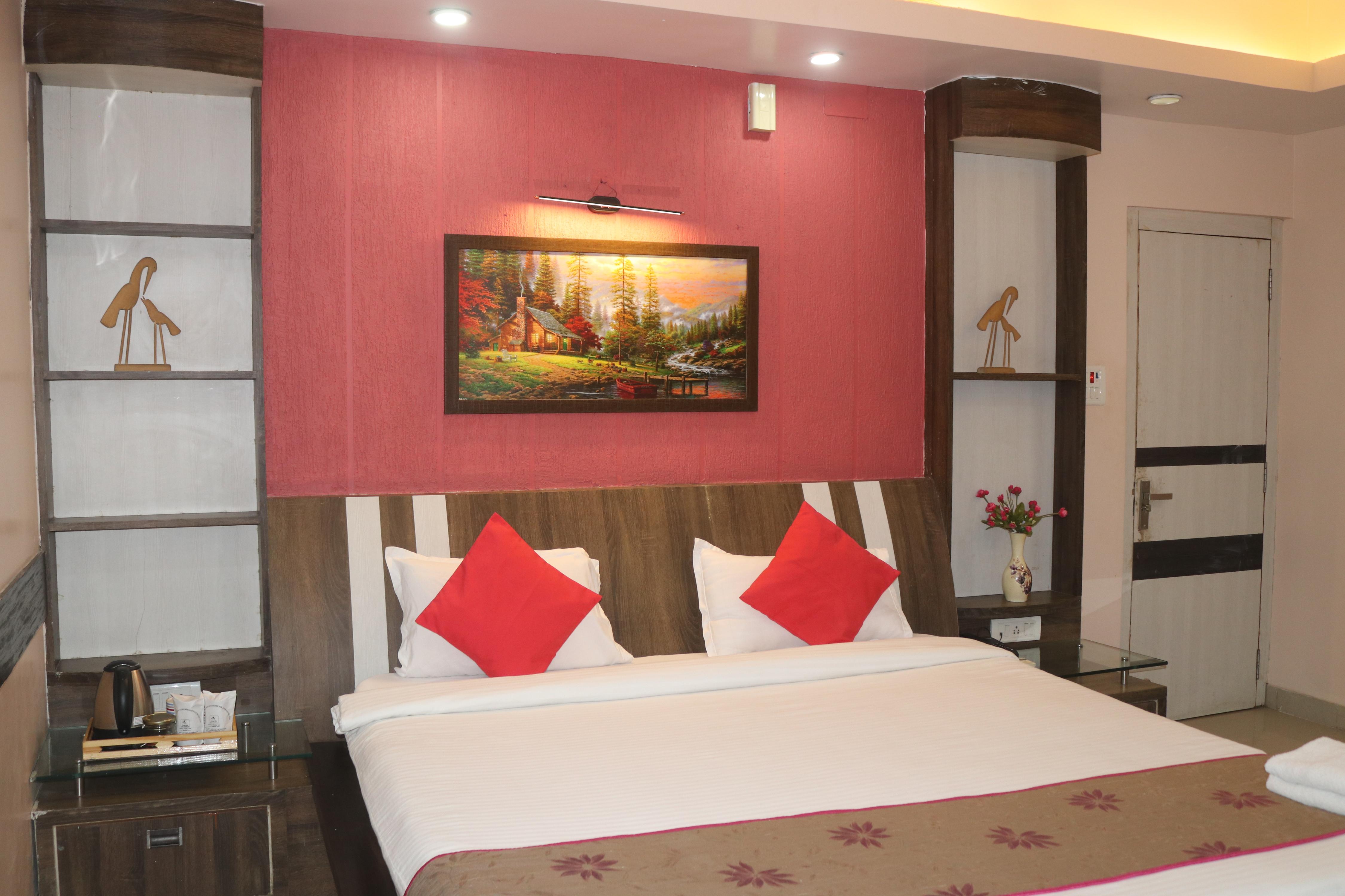 Hotel Cradle Inn - Tap to explore photos