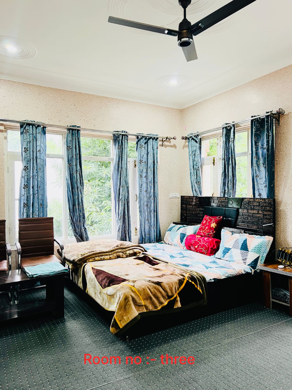 EVERGREEN HOMESTAY - Tap to explore photos