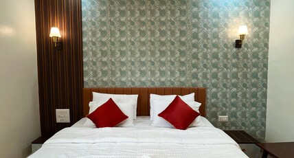 ARJUN INN SUPER DELUXE ROOMS Room Type - DELUXE ROOM