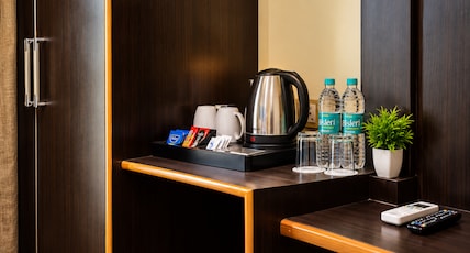 Hotel Belvior Estate (8mins drive to Dal Lake - Kashmir) Room Type - Deluxe Ground Floor - AC (Hot+Cold) Hotel Belvior Estate (8mins drive to Dal Lake - Kashmir) Room Type - Deluxe Ground Floor - AC (Hot+Cold)