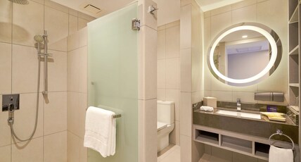 DoubleTree by Hilton Damai Laut Resort Room Type - KING GUEST RM GR VW H FLR