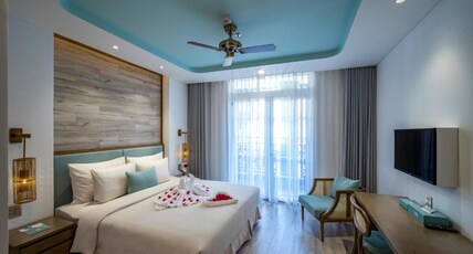 Icon Saigon LifeStyle Design Hotel Room Type - Icon Signature (Balcony) + Free Afternoon Tea