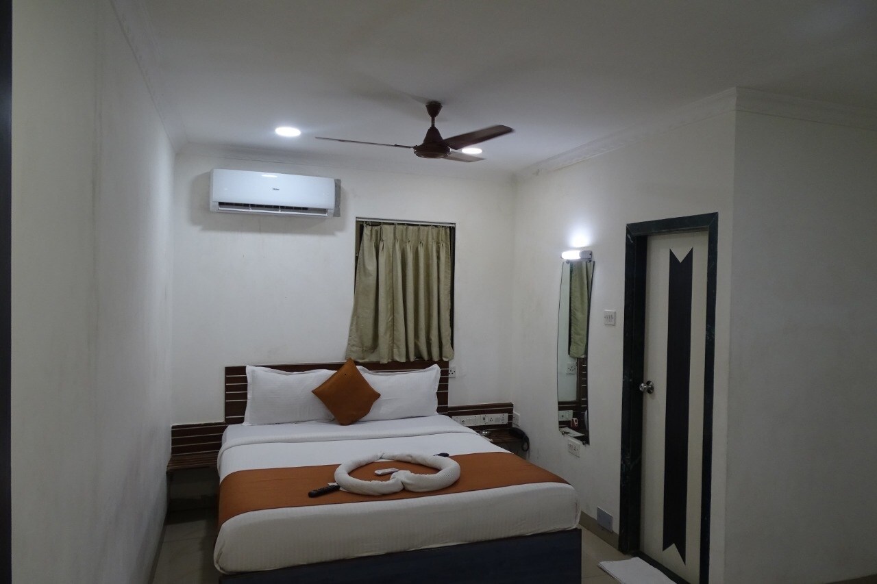 Hotel Sunshine ( Free Airport transfers) - Tap to explore photos