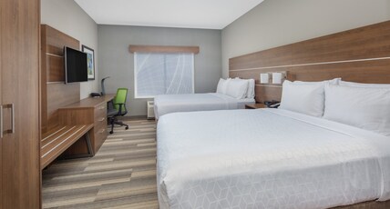  Holiday Inn Express & Suites Surprise, an IHG Hotel Room Type - 2 Queen Suite Additional Living Area
