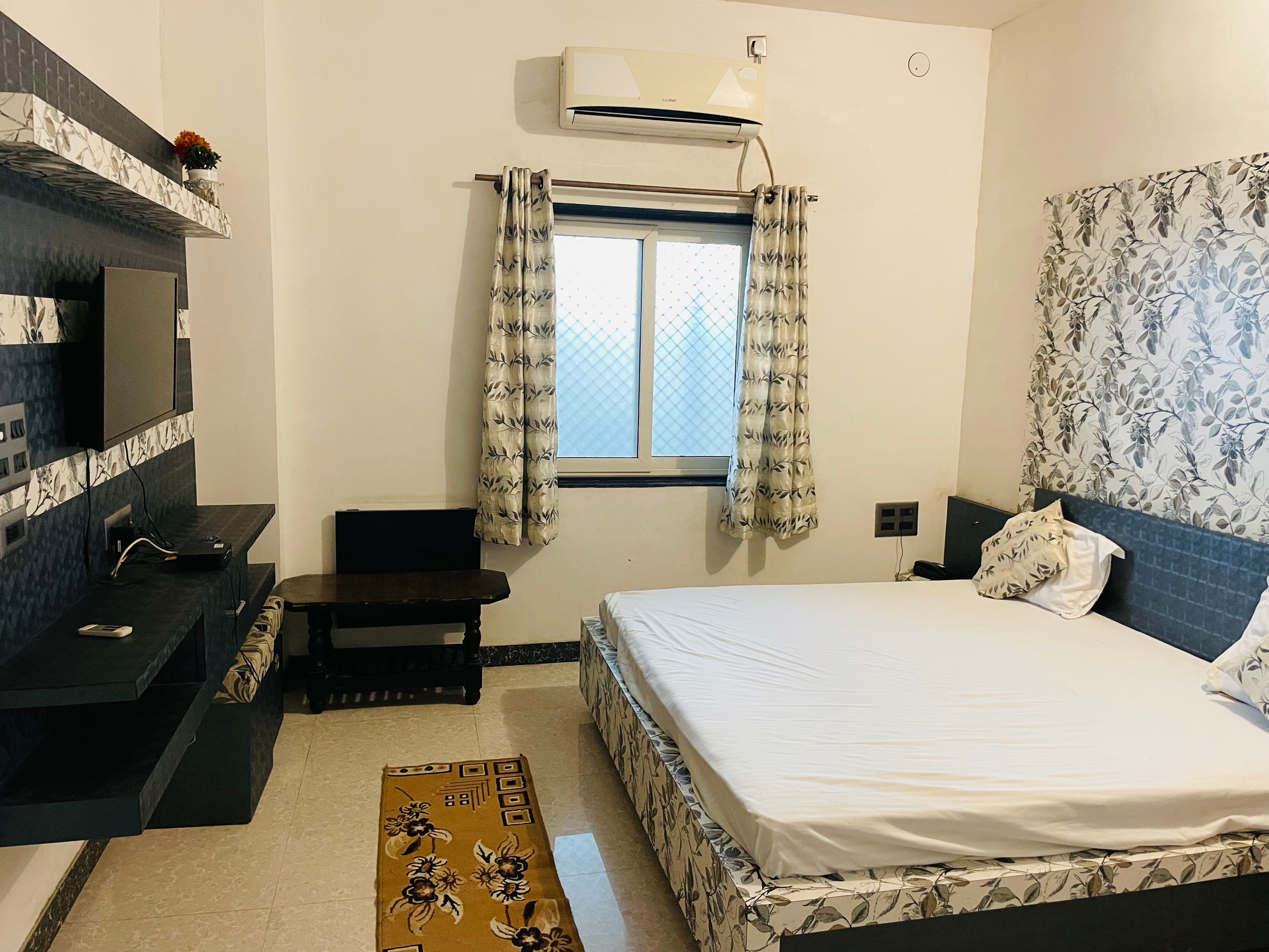 HOTEL RAJHANS - Tap to explore photos