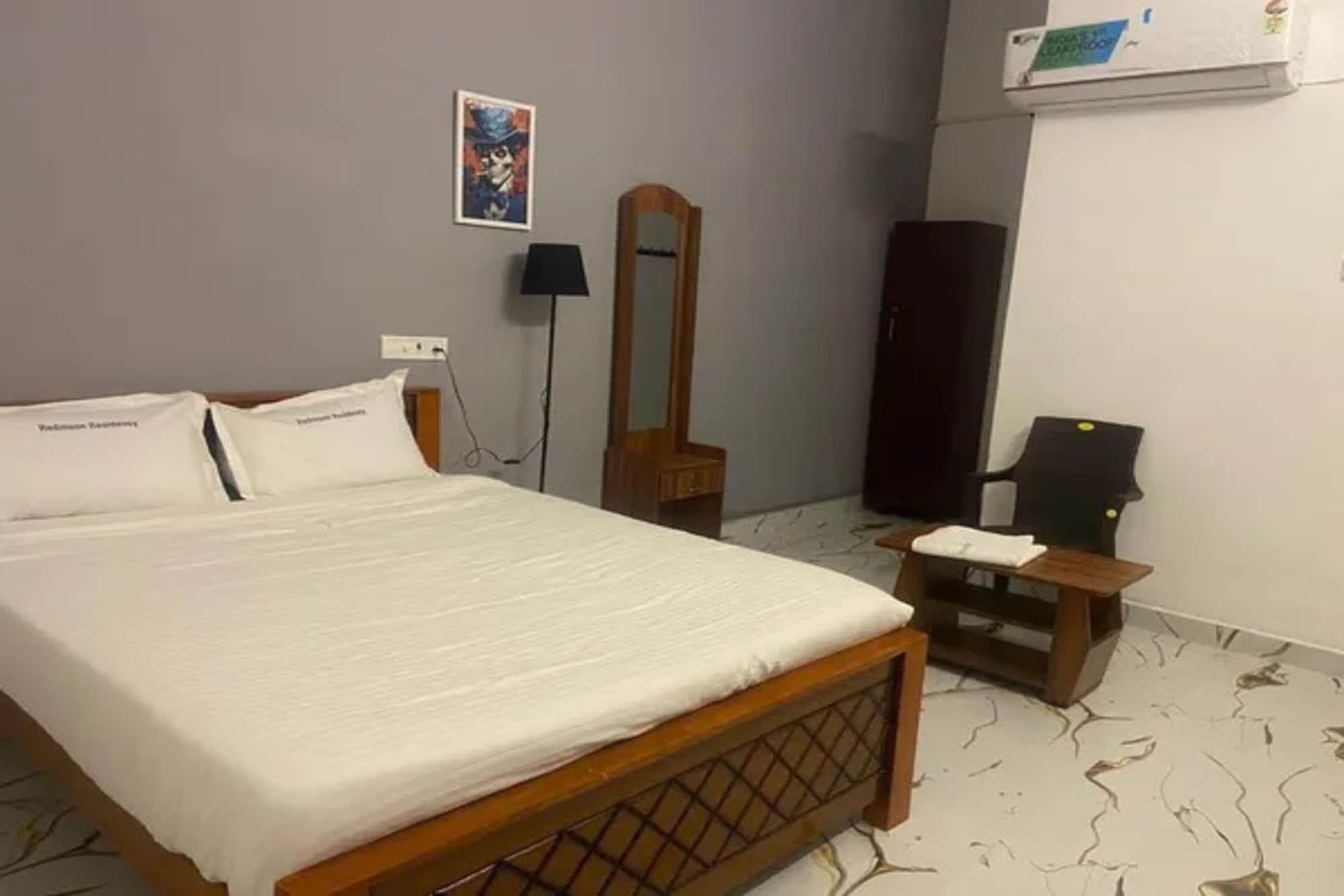 FabHotel Redmoon Residency Elite - Tap to explore photos