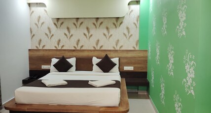 SDM Golden Tower Room Type - Deluxe Double Bed AC