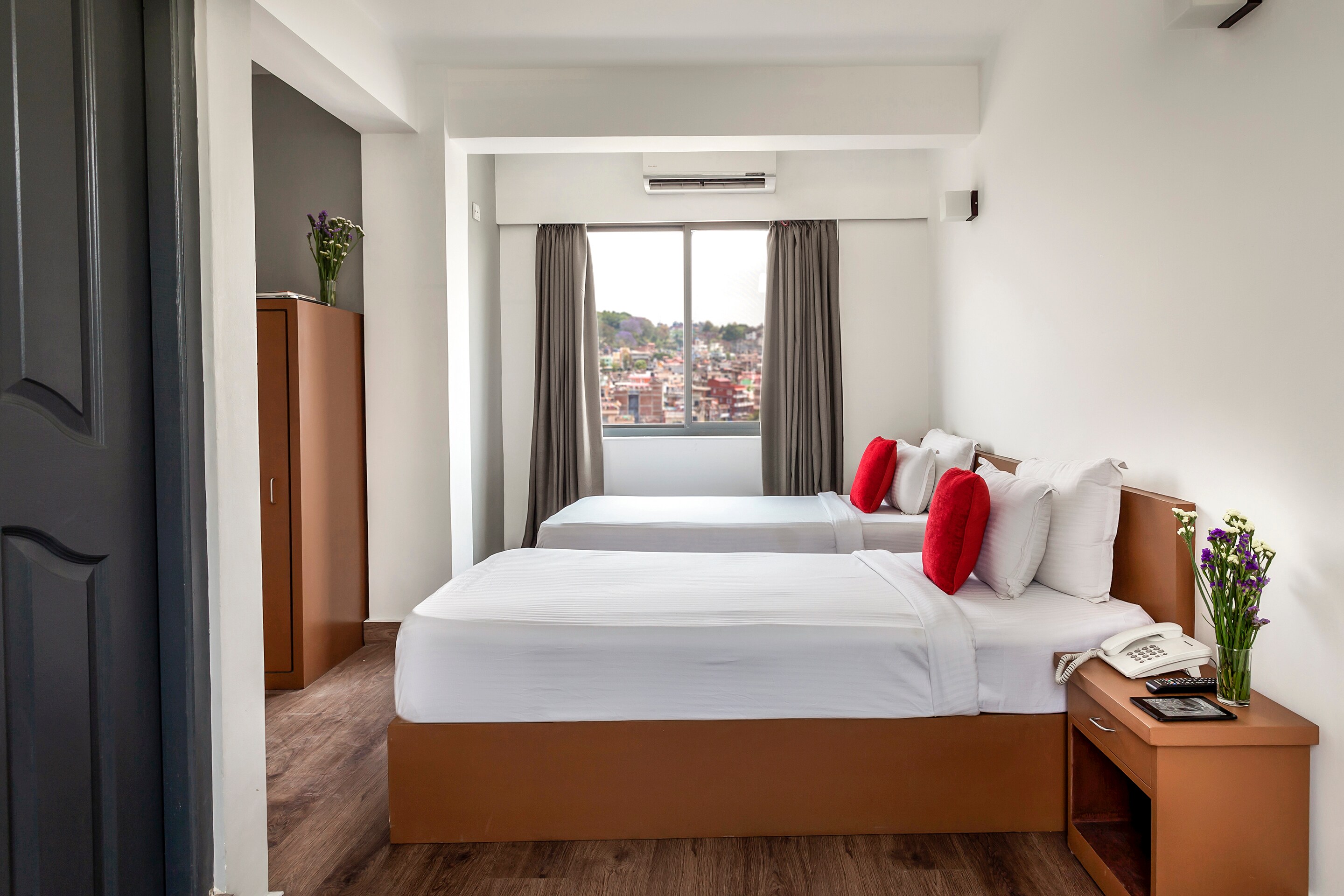 OYO 123 Hotel Prince Plaza - Tap to explore photos