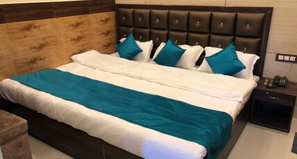 Hotel Famous Room Type - Deluxe Triple Bed AC Room