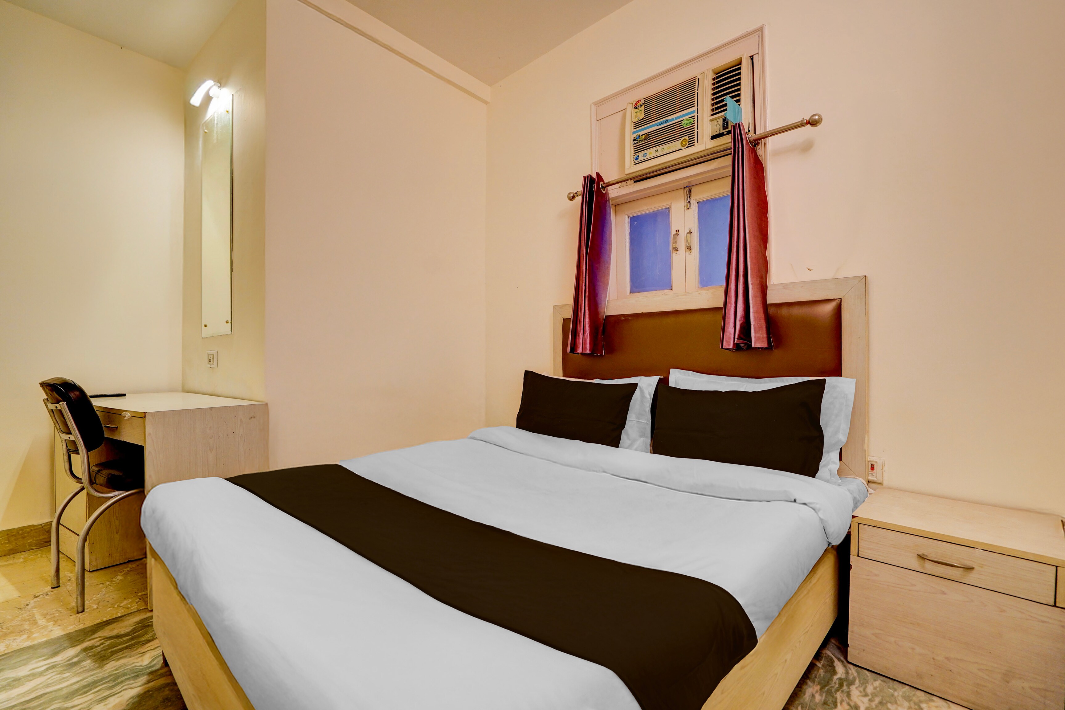 Hotel O KAROL BAGH RESIDENCY - Tap to explore photos