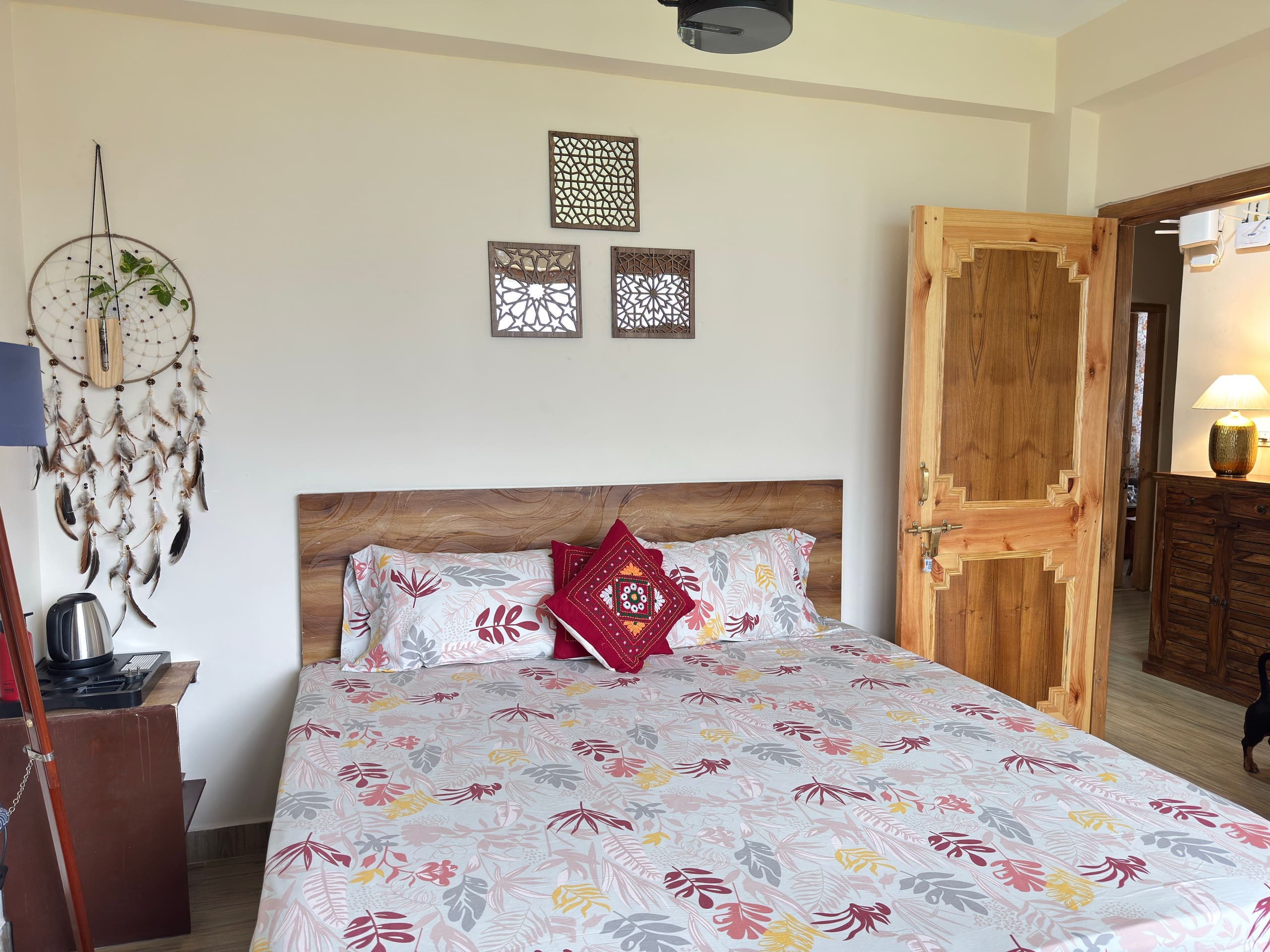 2 Bedroom Stay with Mountain Views - Tap to explore photos