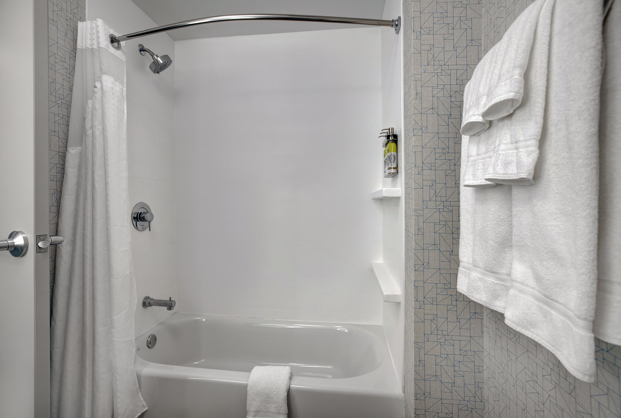 Holiday Inn Express MILWAUKEE DOWNTOWN - Tap to explore photos