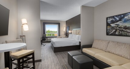 Holiday Inn Express & Suites COLD LAKE Room Type - 1 King Suite