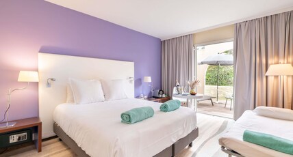 Mercure Antibes Sophia Antipolis Room Type - Superior room with terrace and sofa