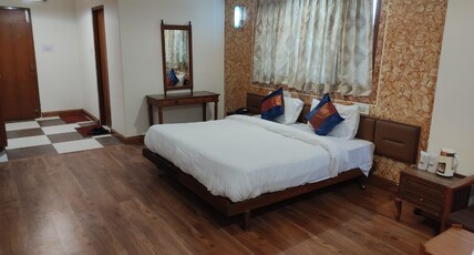 Hotel Brown Palace Nearby Dal Lake Room Type - Deluxe room (NON AC)