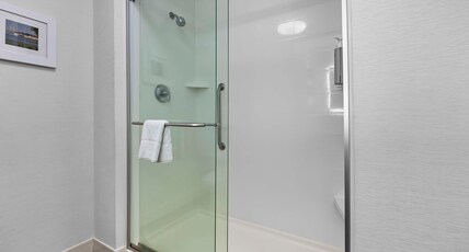 Hampton Inn Cape Girardeau I 55 East Room Type - 1 KING MICROWV FRIDGE NS