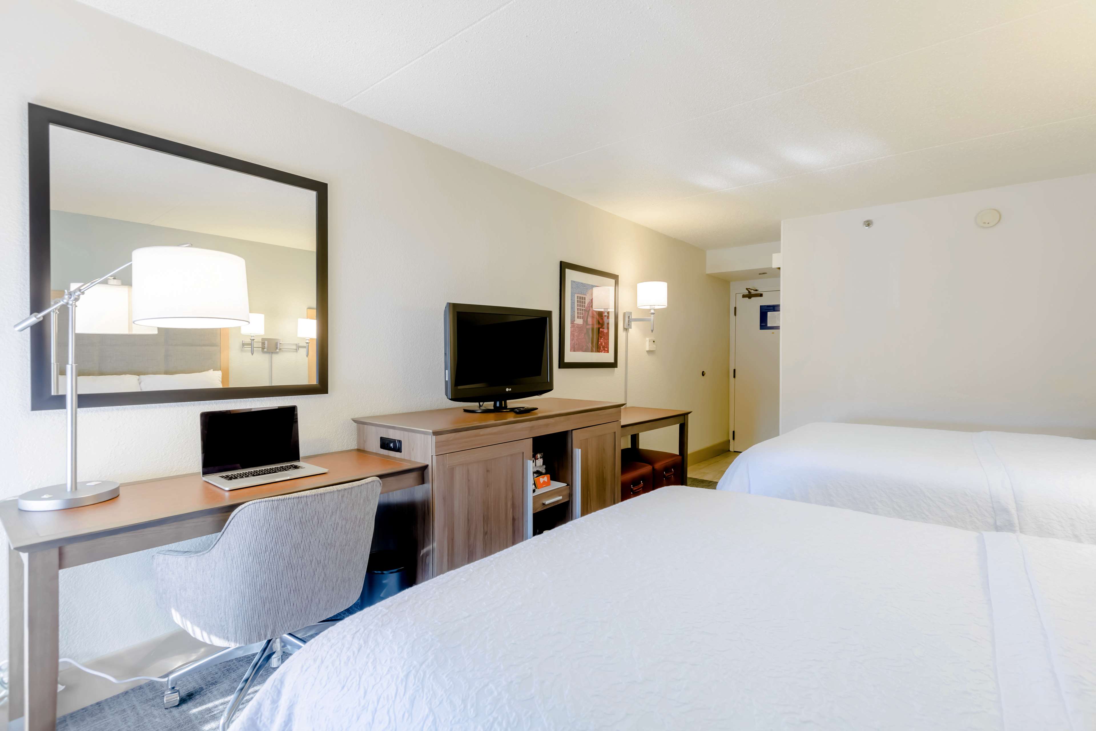 Hampton Inn St. Charles St. Peters - Tap to explore photos