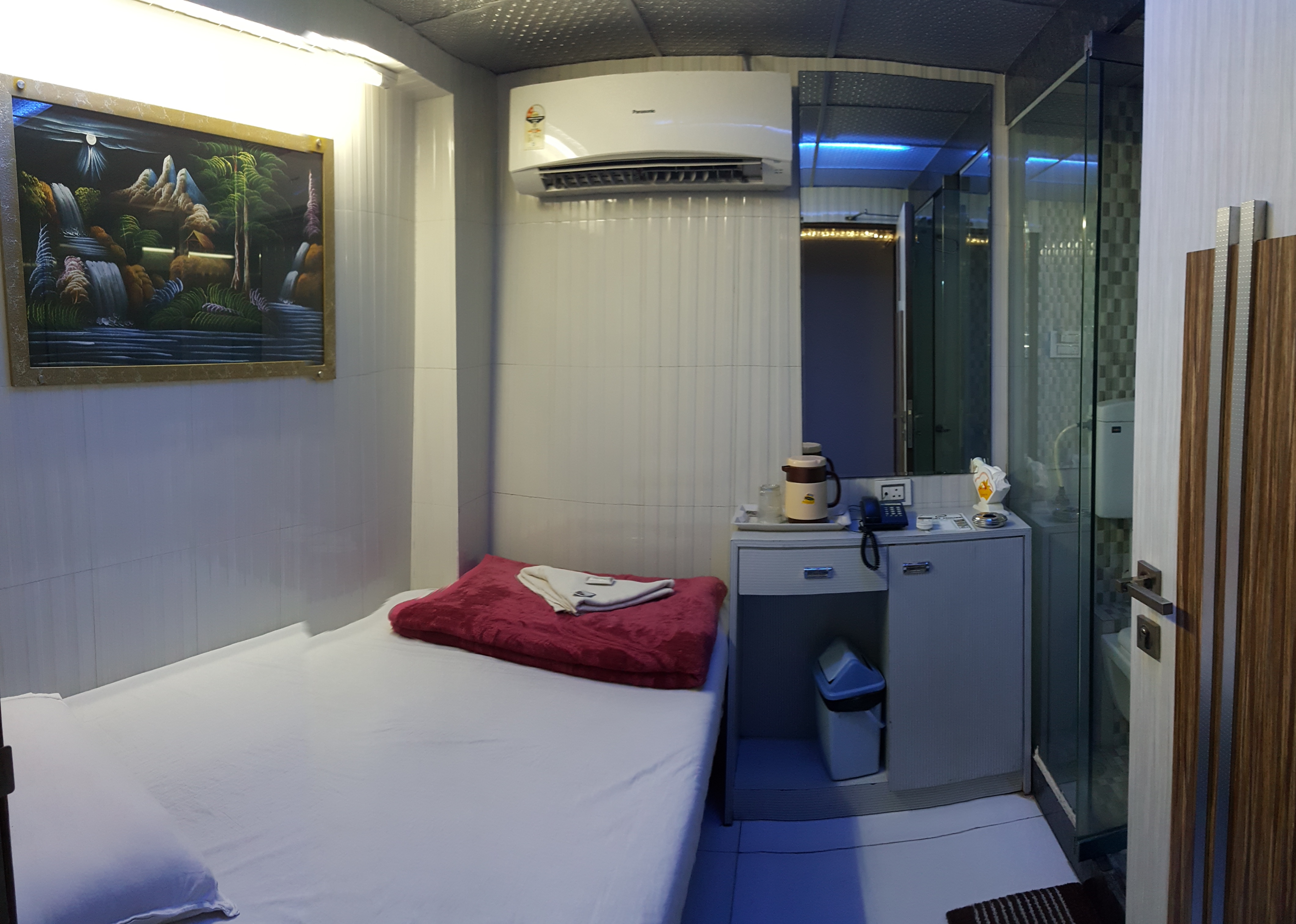 Nice Guest House - Tap to explore photos