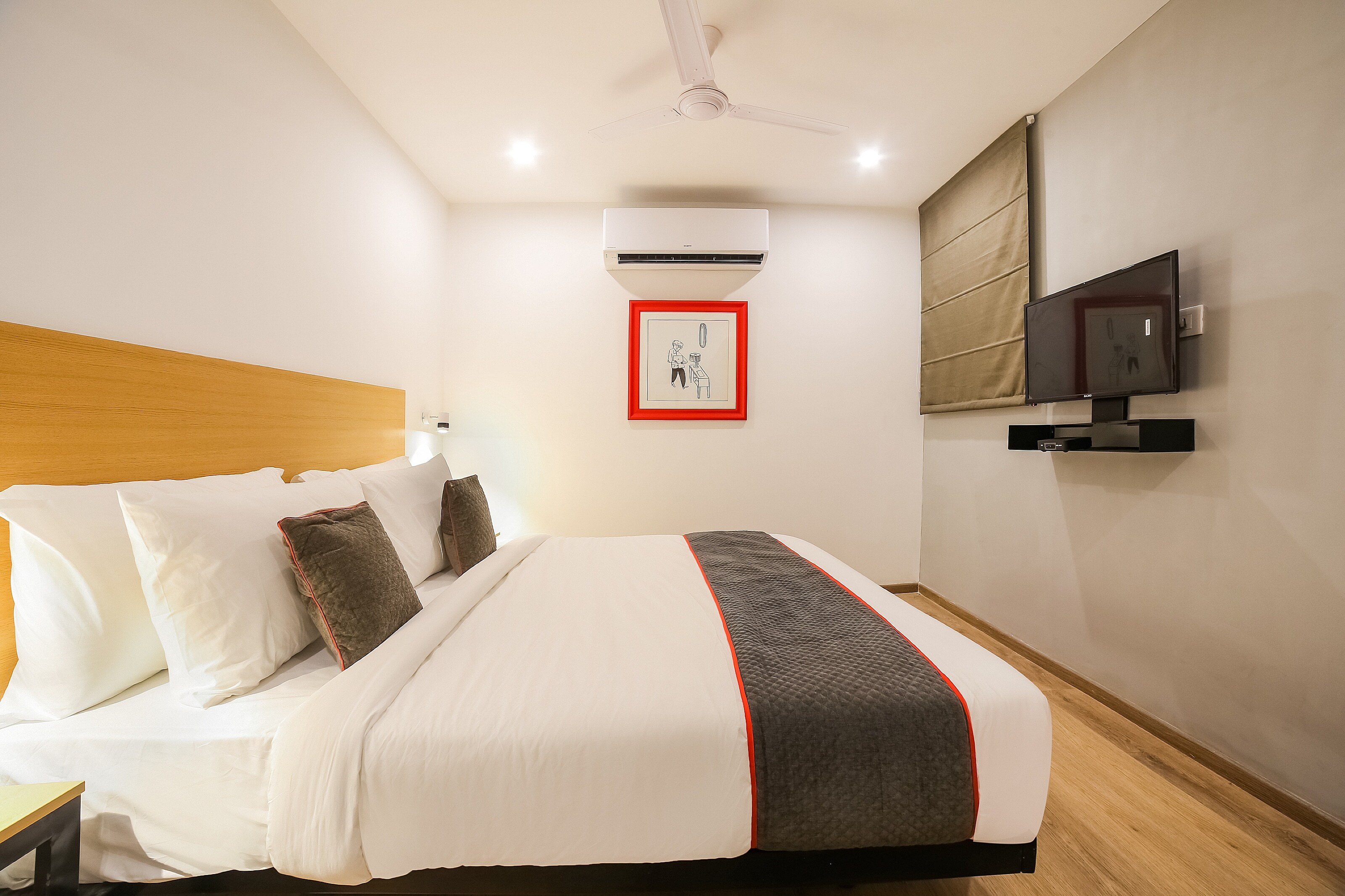 Townhouse 557 Near Golf course road - Tap to explore photos
