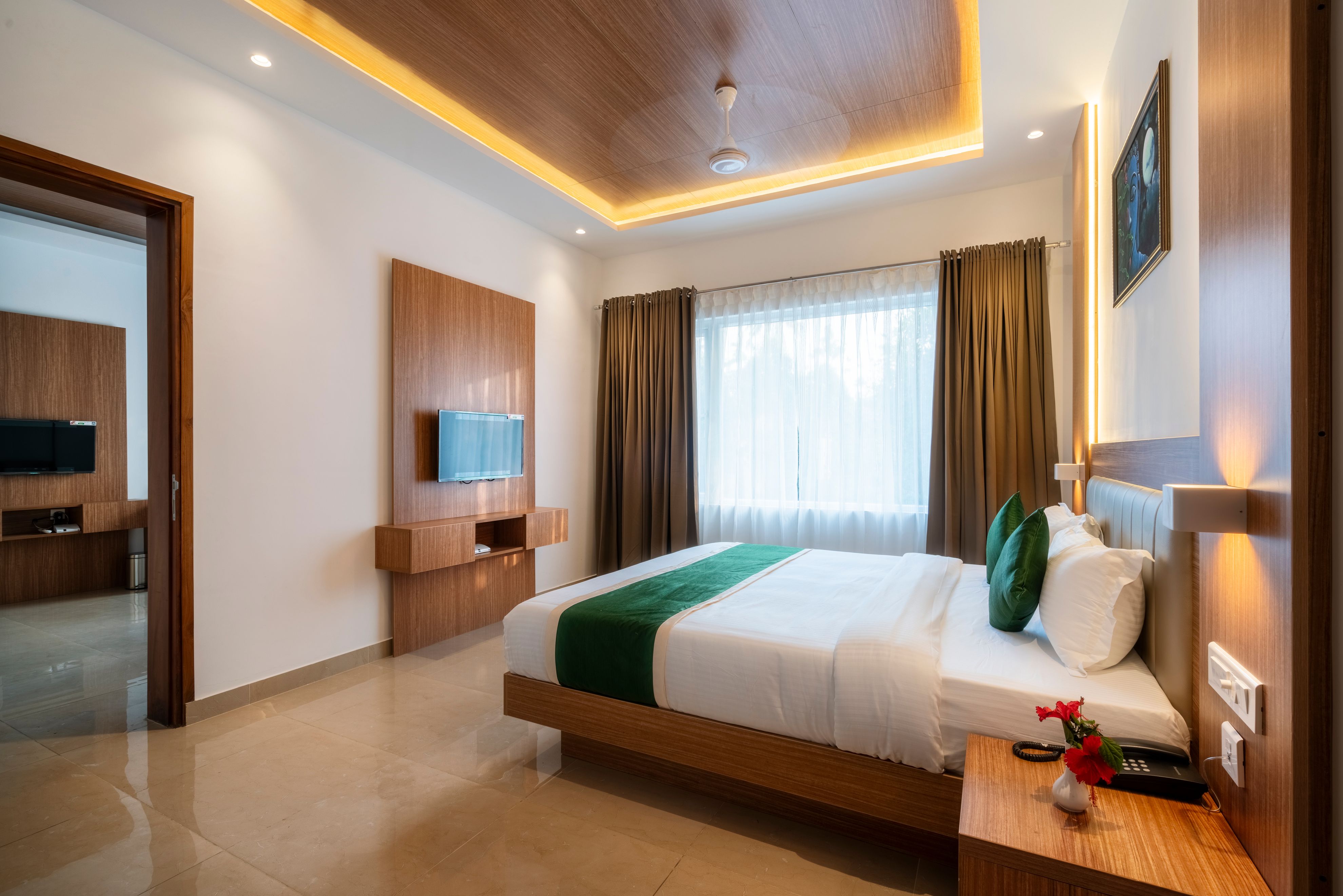 Hotel Panoramic - Tap to explore photos