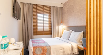 Holiday Inn Express Ahmedabad Prahlad Nagar Room Type - Superior Room Queen Bed High Floor Holiday Inn Express Ahmedabad Prahlad Nagar Room Type - Superior Room Queen Bed High Floor