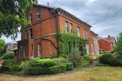 OYO Cornerstone Manor Hotel