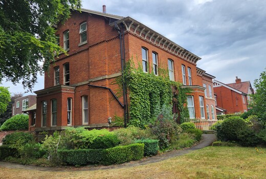OYO Cornerstone Manor Hotel