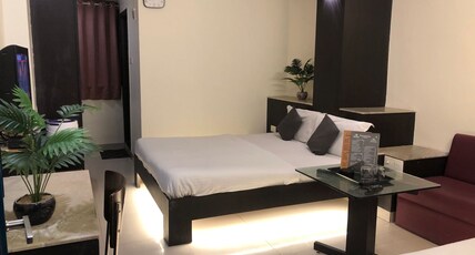 Hotel Rajhans Room Type - King size Premium AC Room