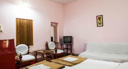 Hotel Padmini Niwas Room Type - Deluxe Room A.C