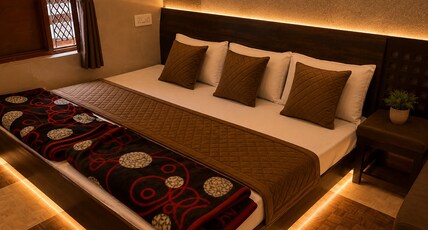 The Krishna guest house / Walking Distance To Ram Mandir Room Type - Twin Room AC 