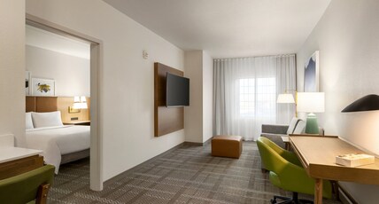 Staybridge Suites QUANTICO-STAFFORD, an IHG hotel Room Type - 2 Qn 1 Bdrm Suite Mobil Access Roll Shwr