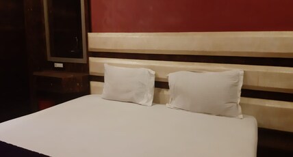 Hotel Golden Inn Room Type - DELUXE AC ROOM